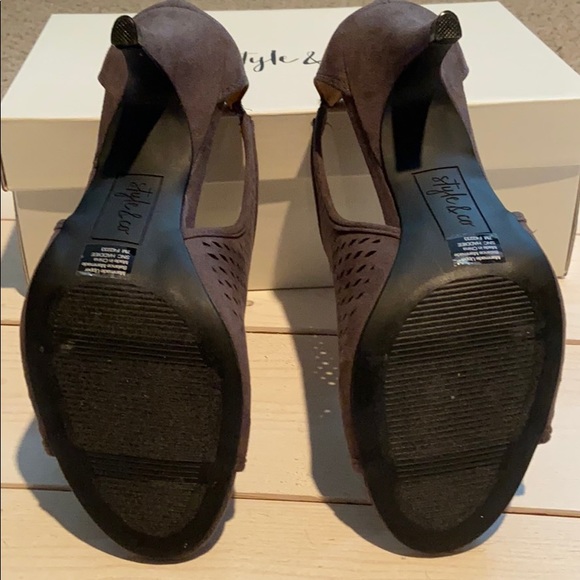 Style & Co. Geometric cutout Shooties - Picture 5 of 7